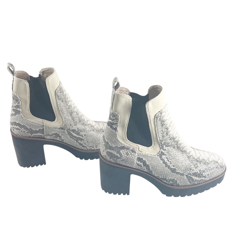 Chinese Laundry Lug Sole Faux Snakeskin Chelsea Boots Black and Cream Size 9 EUC